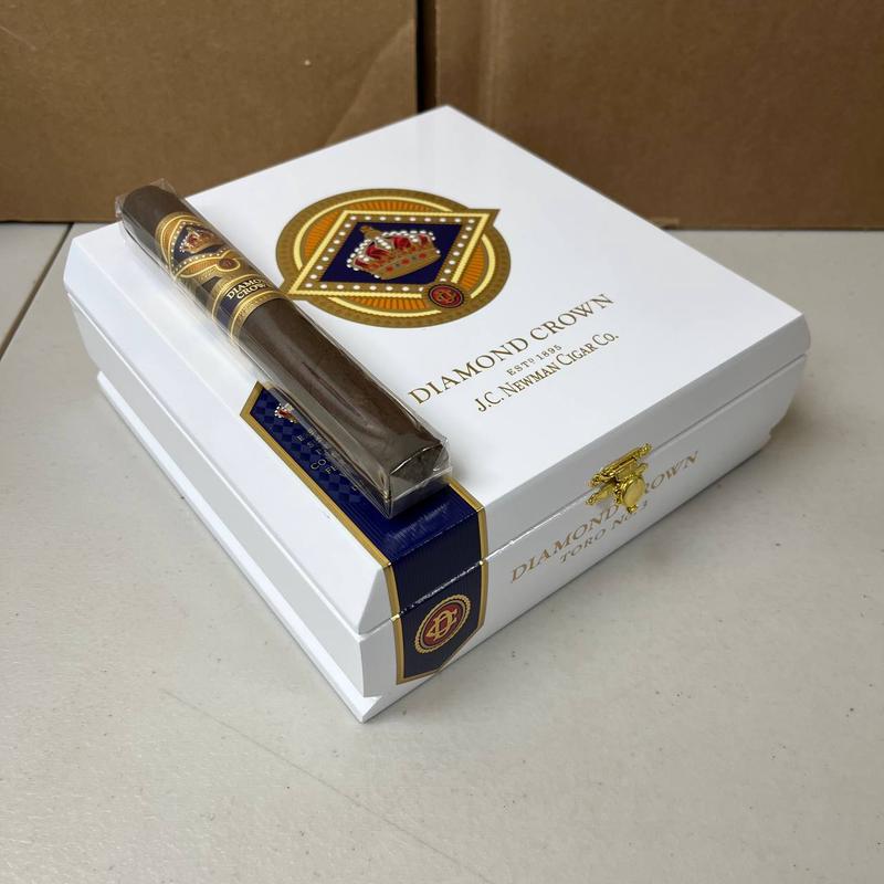 Diamond Crown Maduro #3 Toro