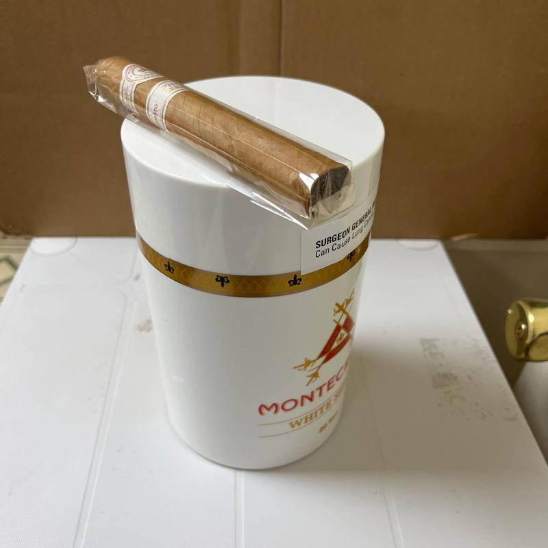 Montecristo White Series Toro Plastic Jar