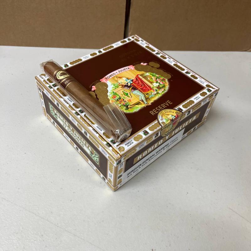 Romeo Y Julieta Reserve Corona