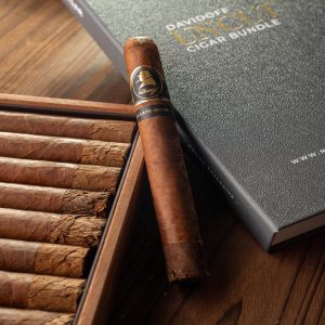 Davidoff Winston Churchill The Late Hour Toro Cigar Bundle (Uncut)