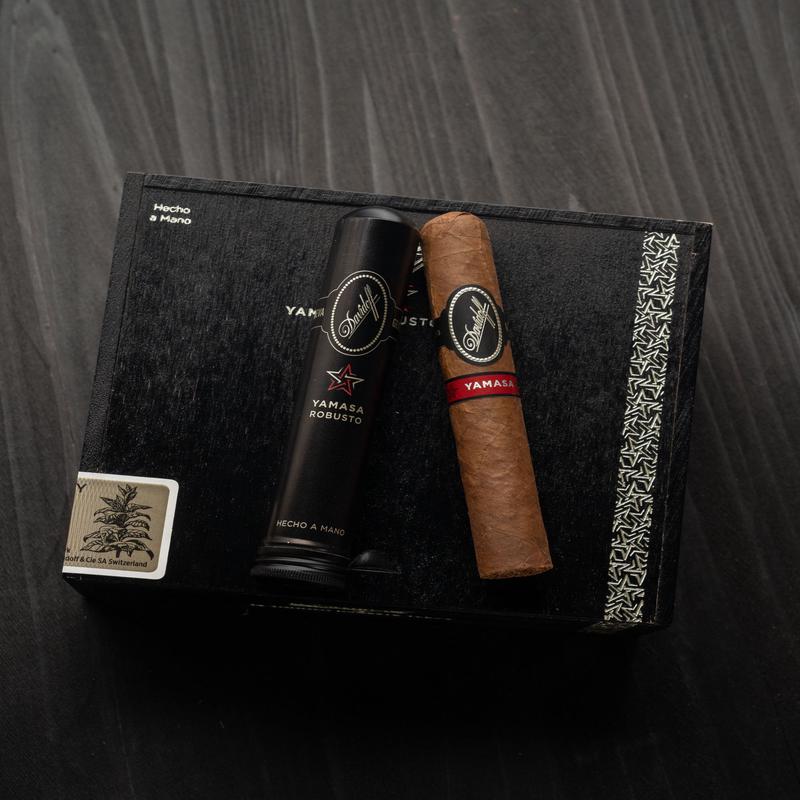 Davidoff Yamas Robusto (Tubos)